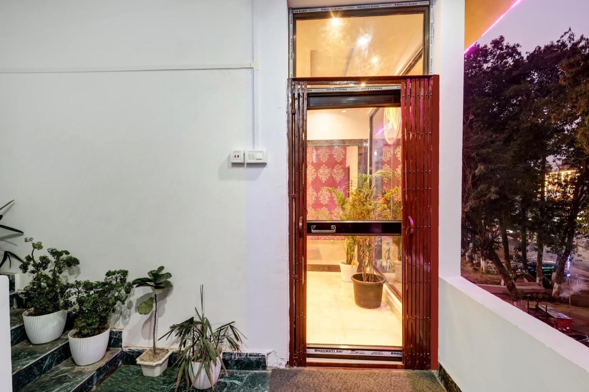 Collection O Ashirbad Lodge Ґувахаті Екстер'єр фото