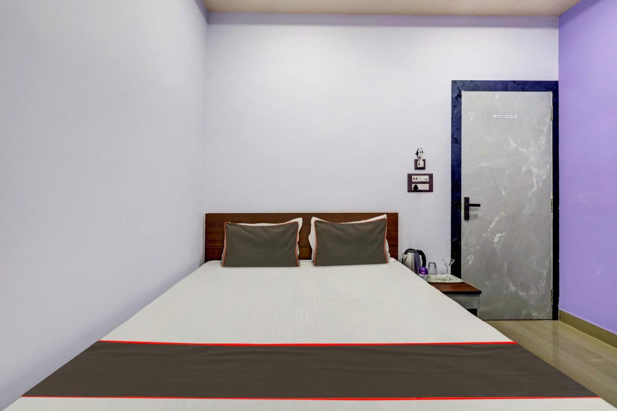 Collection O Ashirbad Lodge Ґувахаті Екстер'єр фото