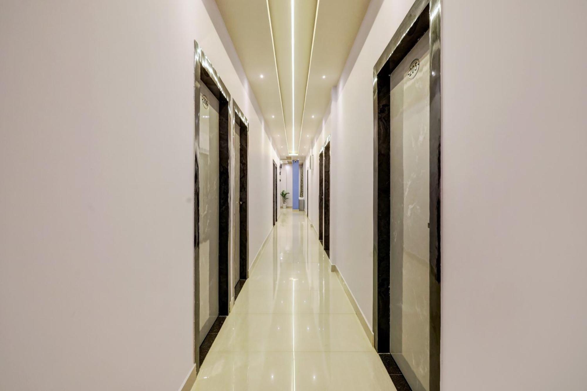 Collection O Ashirbad Lodge Ґувахаті Екстер'єр фото