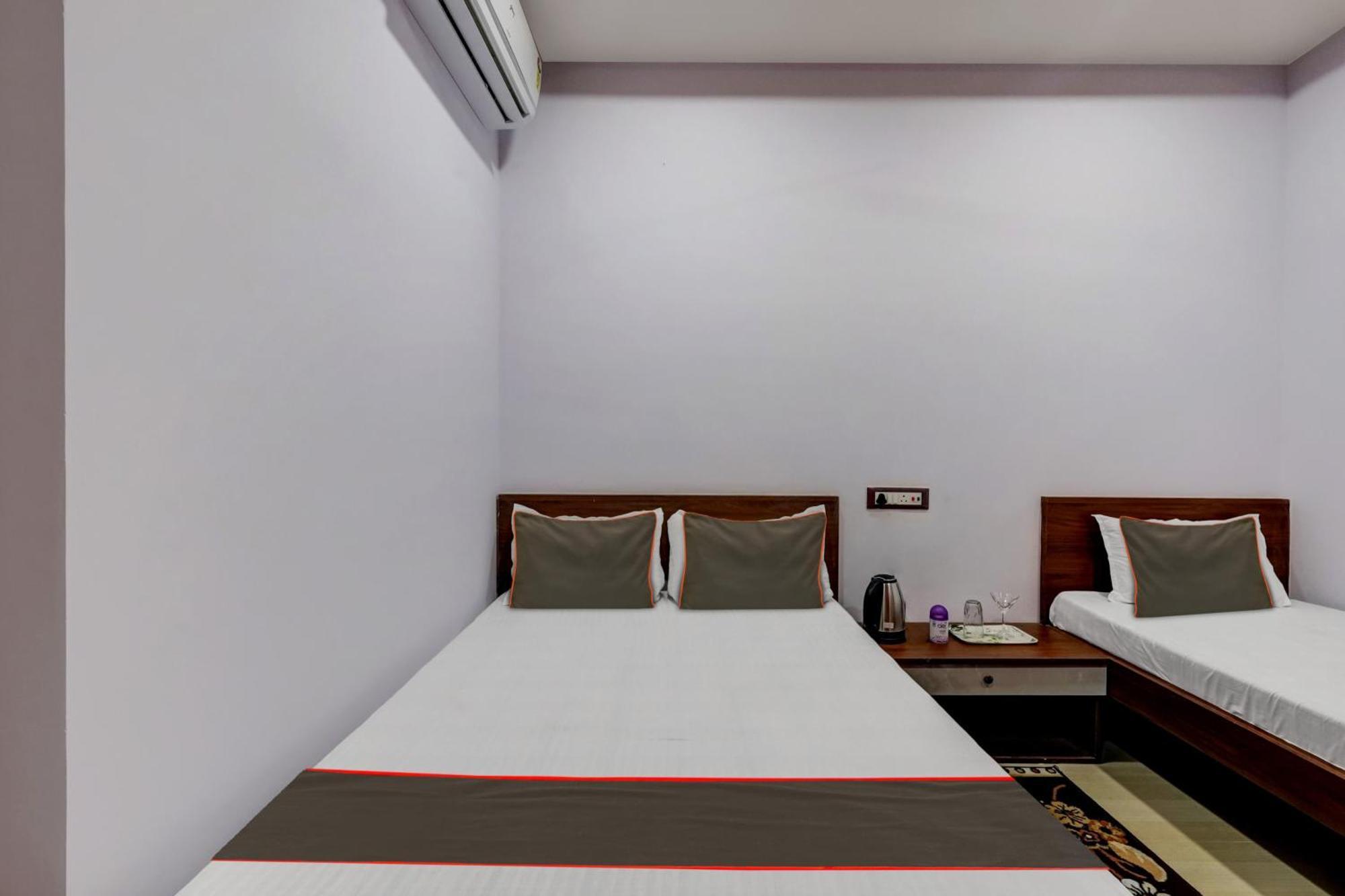 Collection O Ashirbad Lodge Ґувахаті Екстер'єр фото