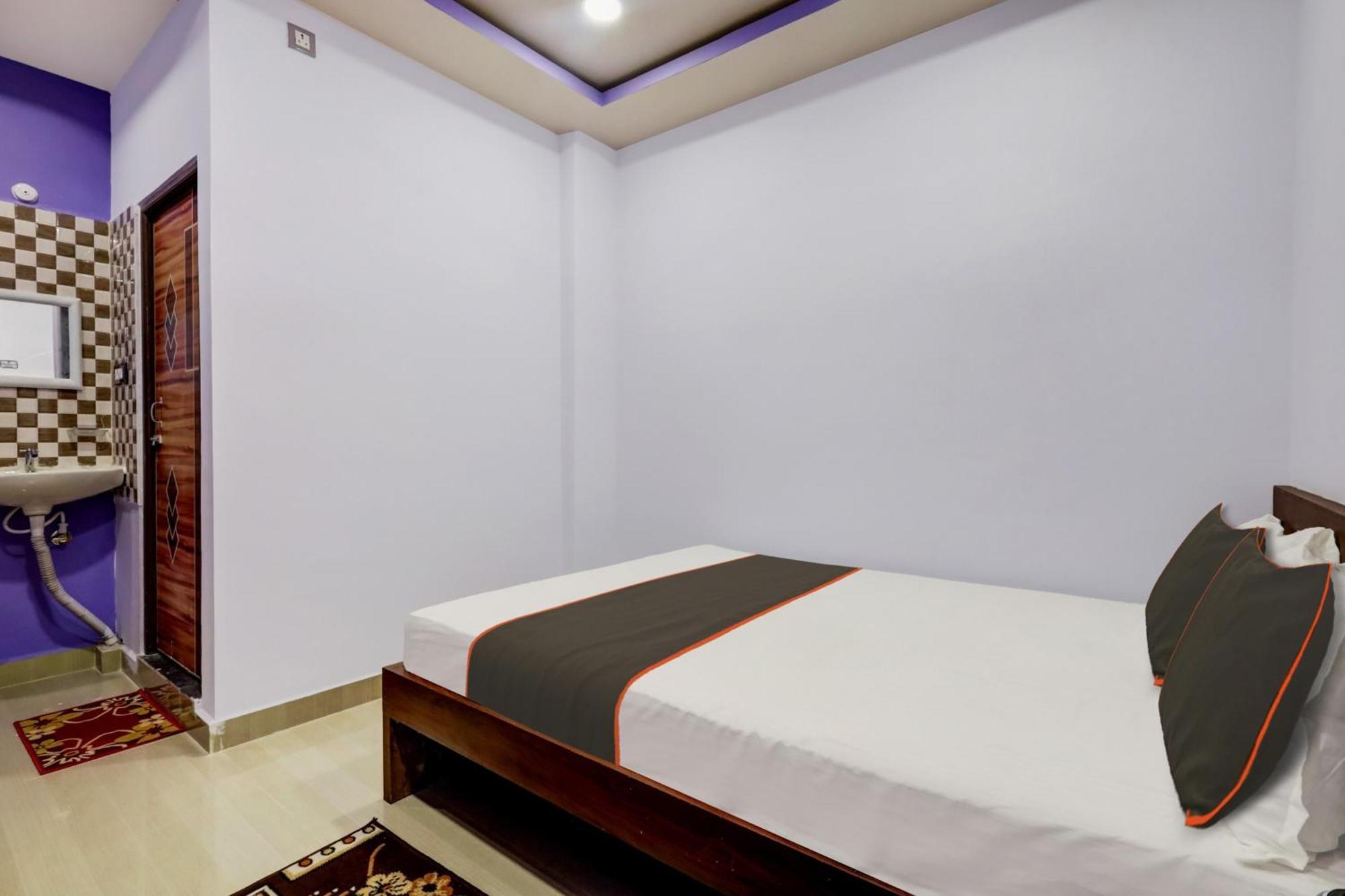 Collection O Ashirbad Lodge Ґувахаті Екстер'єр фото